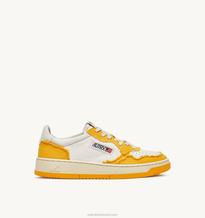 homens_tenis_baixo_bicolor_medalhista_em_pele_de_cabra_macia_e_lona_desfiada_branco_e_manga_autry_86xf48.jpg homens tênis baixo bicolor medalhista em pele de cabra macia e lona desfiada branco e manga Autry 86XF48 - Image 1