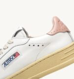 mulheres tênis baixo bob lutz em couro branco e rosa Autry 86XF272 - Image 6